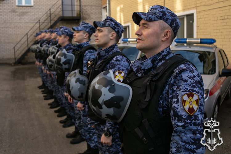 В КИРОВЕ РОСГВАРДЕЙЦЫ ЗАДЕРЖАЛИ ЛЮБИТЕЛЯ БЕСПЛАТНОГО АЛКОГОЛЯ