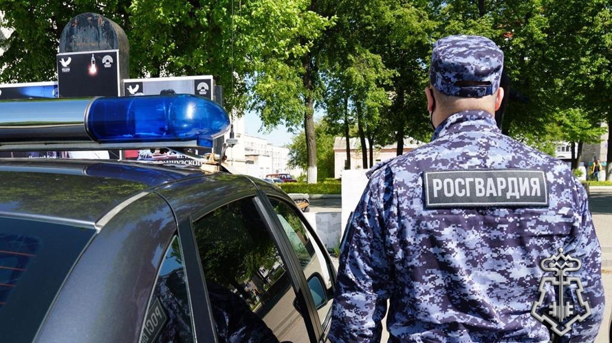 В КИРОВЕ СОТРУДНИКИ РОСГВАРДИИ ВЫЯВИЛИ ВОДИТЕЛЕЙ, ПОДОЗРЕВАЕМЫХ В УПРАВЛЕНИИ ТРАНСПОРТНЫМ СРЕДСТВОМ В СОСТОЯНИИ ОПЬЯНЕНИЯ