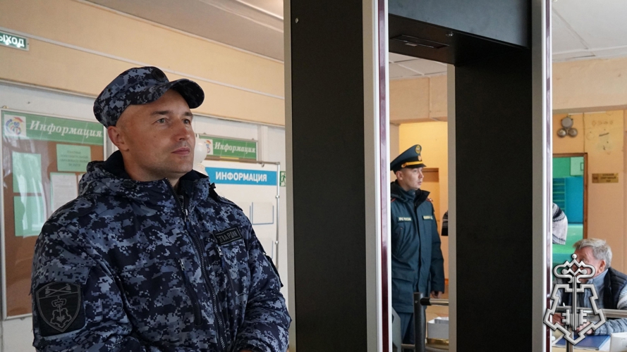 РОСГВАРДЕЙЦЫ ОБЕСПЕЧИЛИ ОХРАНУ ПРАВОПОРЯДКА В ОБЩЕГОРОДСКОЙ ДЕНЬ ЗНАНИЙ