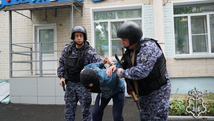 В КИРОВЕ РОСГВАРДЕЙЦЫ ПРИНЯЛИ УЧАСТИЕ В АНТИТЕРРОРИСТИЧЕСКИХ УЧЕНИЯХ В ОБРАЗОВАТЕЛЬНЫХ ЗАВЕДЕНИЯХ