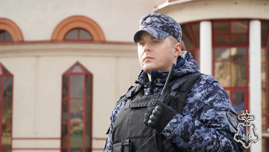 В КИРОВЕ РОСГВАРДЕЙЦЫ ЗАДЕРЖАЛИ ПОДОЗРЕВАЕМОГО В ХРАНЕНИИ НАРКОТИКОВ