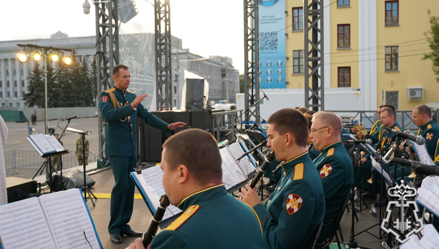 В Кирове прошли гастроли военного оркестра штаба Приволжского ордена Жукова округа войск национальной гвардии РФ 