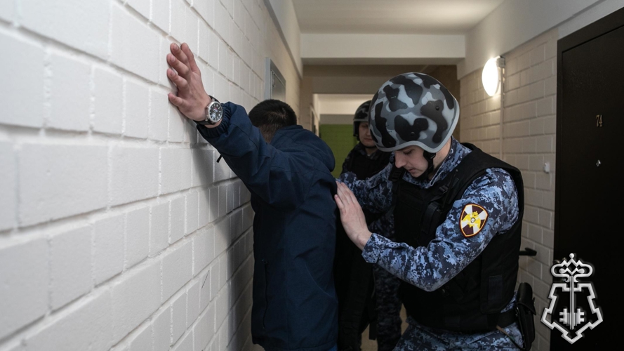 СОТРУДНИКИ РОСГВАРДИИ ЗАДЕРЖАЛИ ПОДОЗРЕВАЕМОГО В КРАЖЕ С ПРОНИКНОВЕНИЕМ