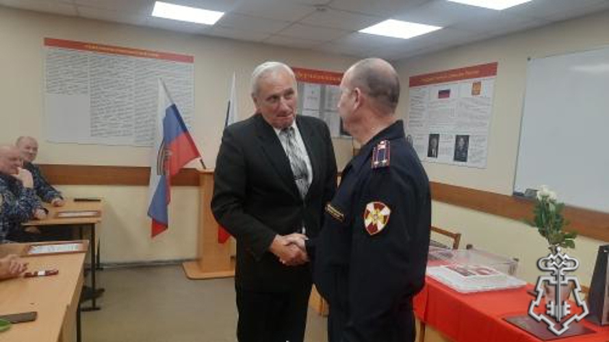 В Кирове росгвардейцы поздравили ветеранов службы