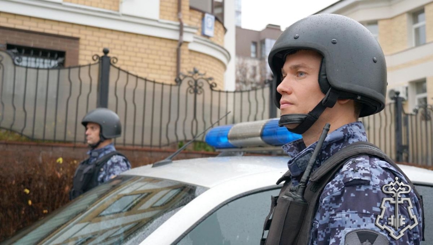 КИРОВСКИЕ РОСГВАРДЕЙЦЫ ЗАДЕРЖАЛИ ГОСТИНИЧНЫХ ХУЛИГАНОВ
