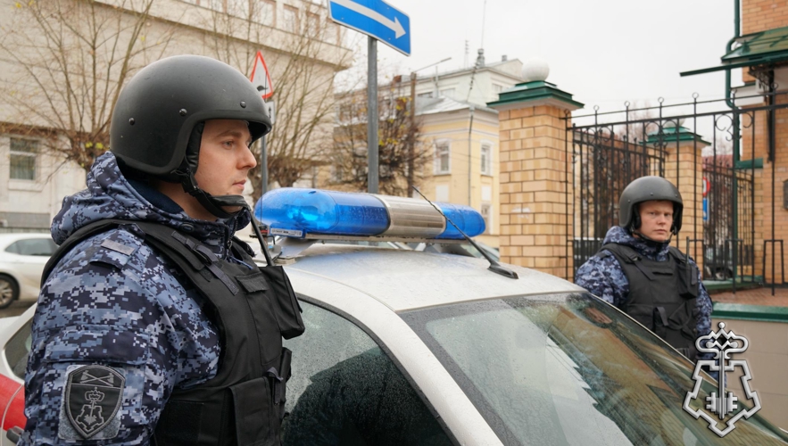 В КИРОВЕ РОСГВАРДЕЙЦЫ ЗАДЕРЖАЛИ ПОДОЗРЕВАЕМЫХ В НАНЕСЕНИИ ПОБОЕВ