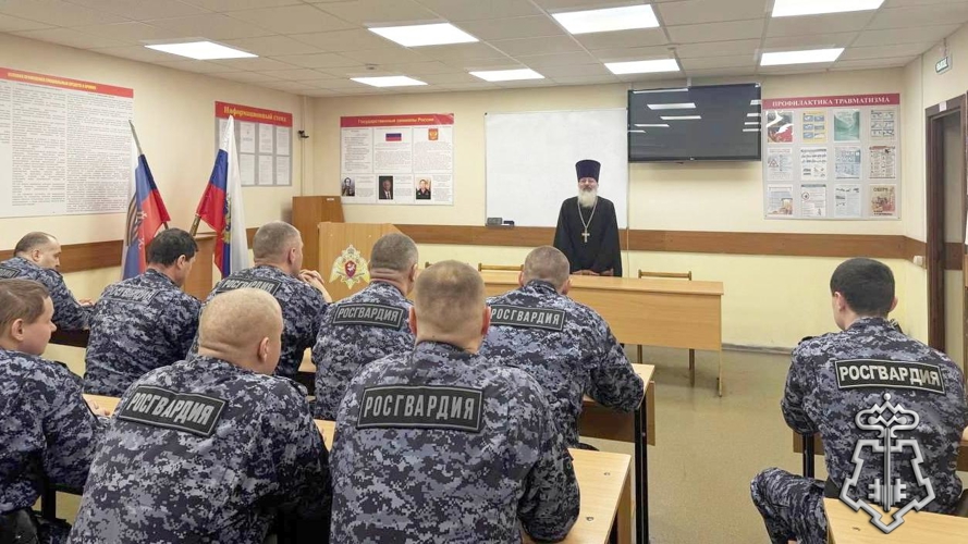Представитель Вятской епархии провел беседу в отделе вневедомственной охраны по городу Кирову