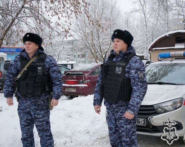 Кировские росгвардейцы задержали подозреваемых в нанесении побоев
