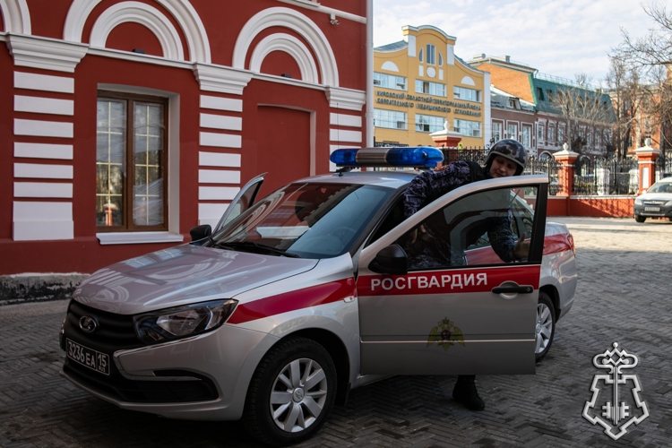 В Кирове росгвардейцы задержали подозреваемых в хулиганстве