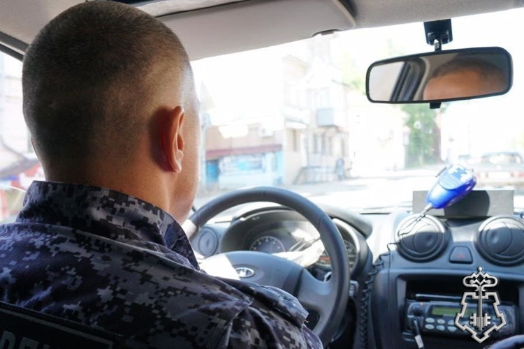 В Кирове росгвардейцы задержали подозреваемую в нанесении побоев