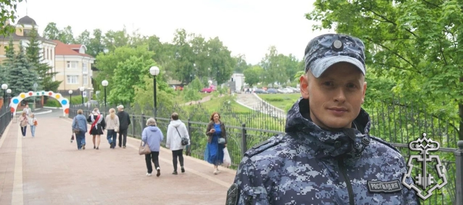 В Кировской области росгвардейцы приняли участие в обеспечении общественной безопасности в праздник последнего звонка