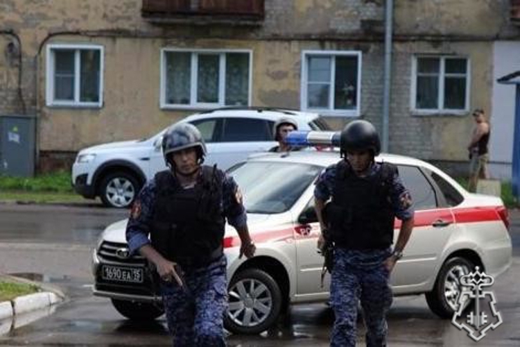 В Кирове сотрудники Росгвардии задержали хулигана, подозреваемого в порче чужого имущества
