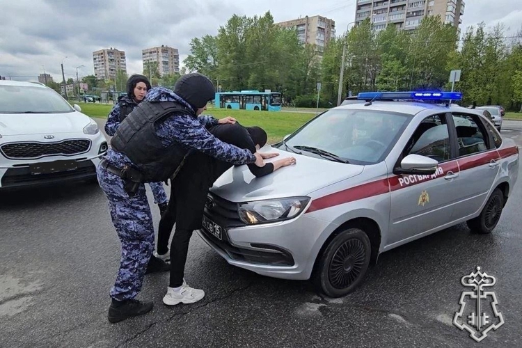 В Кирове росгвардейцы задержали подозреваемую в кражах