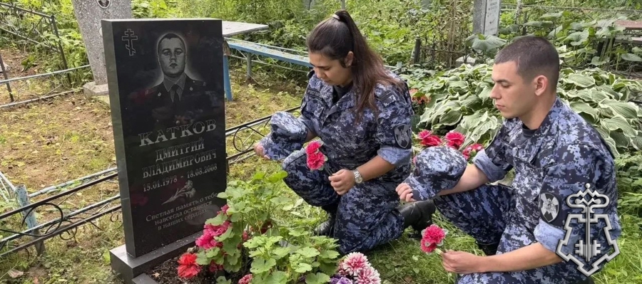 В Кирове сотрудники Росгвардии почтили память погибшего при исполнении служебных обязанностей сослуживца